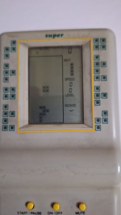 Продавам електронна игра BRICK GAME