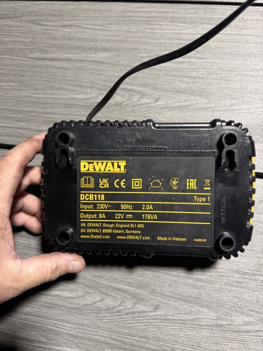 DeWALT DCB118 Rapid Fast original.