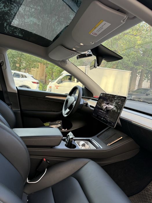 Tesla model Y dual mator 5 secund 0-100