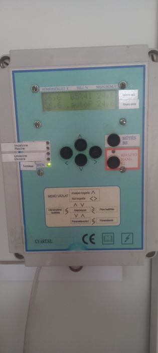 Vând familii struți reproducătoare + incubator 100 oua+ ecluzor