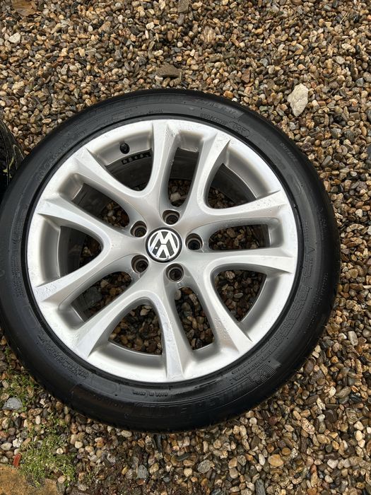 Roti  VW  originale 235 45 R17  Michelin