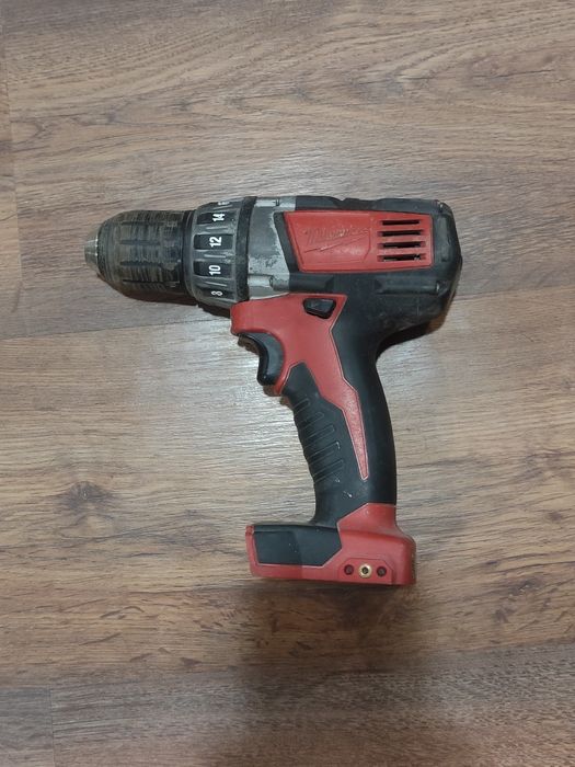 Filetanta/ mașină de găurit Milwaukee C18 DD