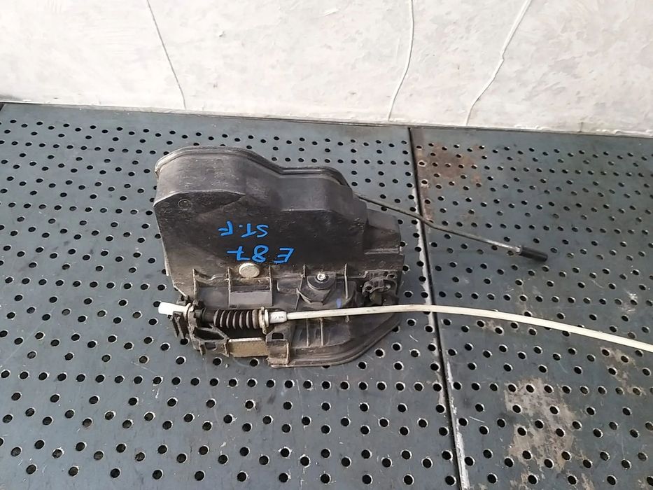 Broasca usa stanga fata bmw seria 1 e87 7167077