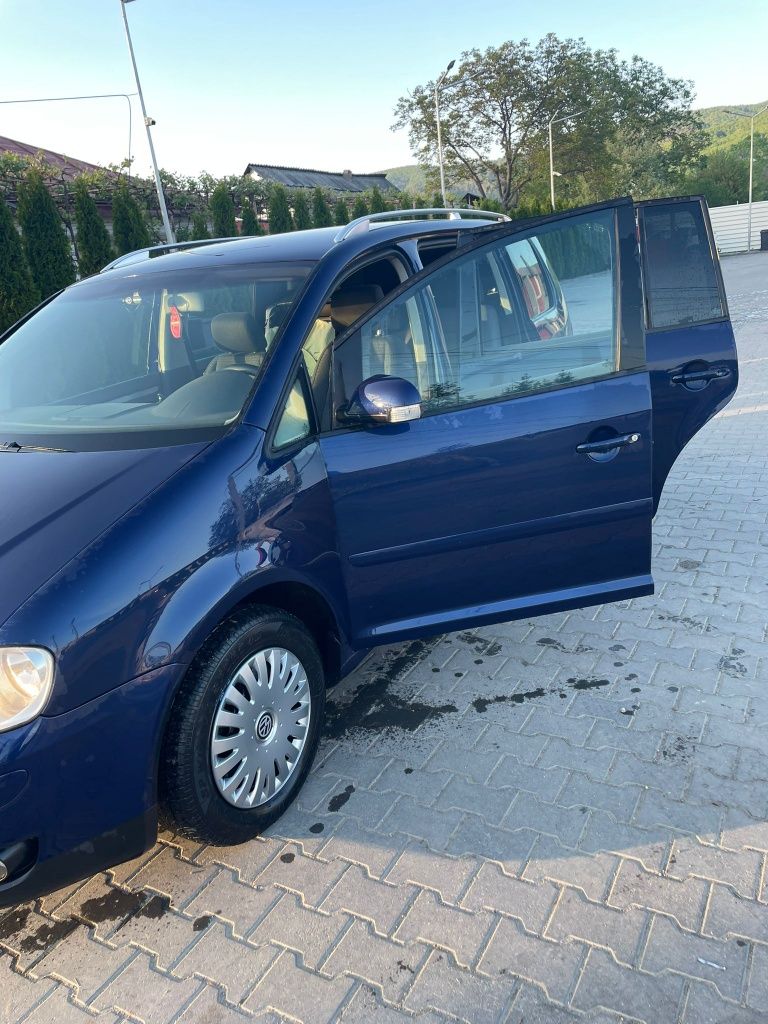 Vând Volkswagen touran, motor 1.9