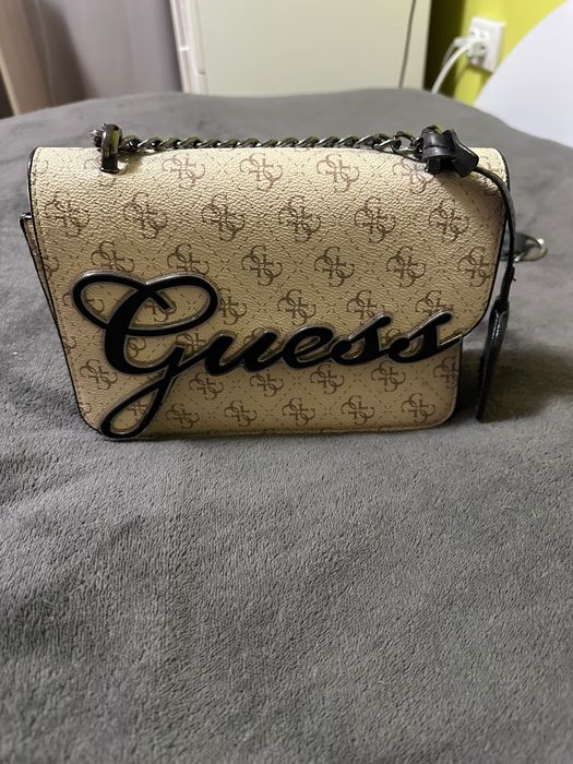 Дамска малка чанта Guess