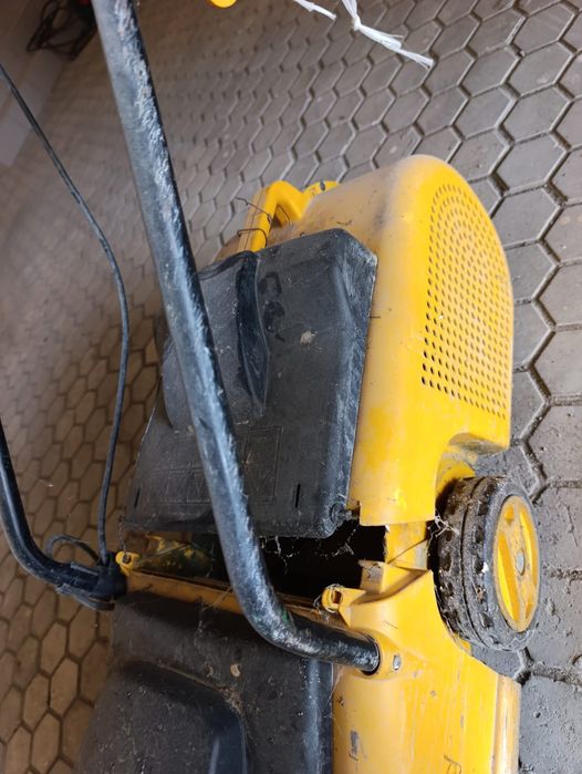 Газонокосилка электрическая