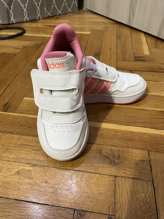 Маратонки adidas бели