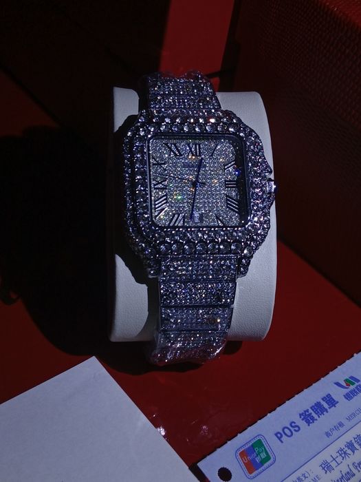 Iced out cartier santos moissanite часовник