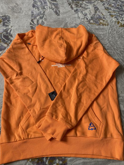 Худи оранжевого цвета