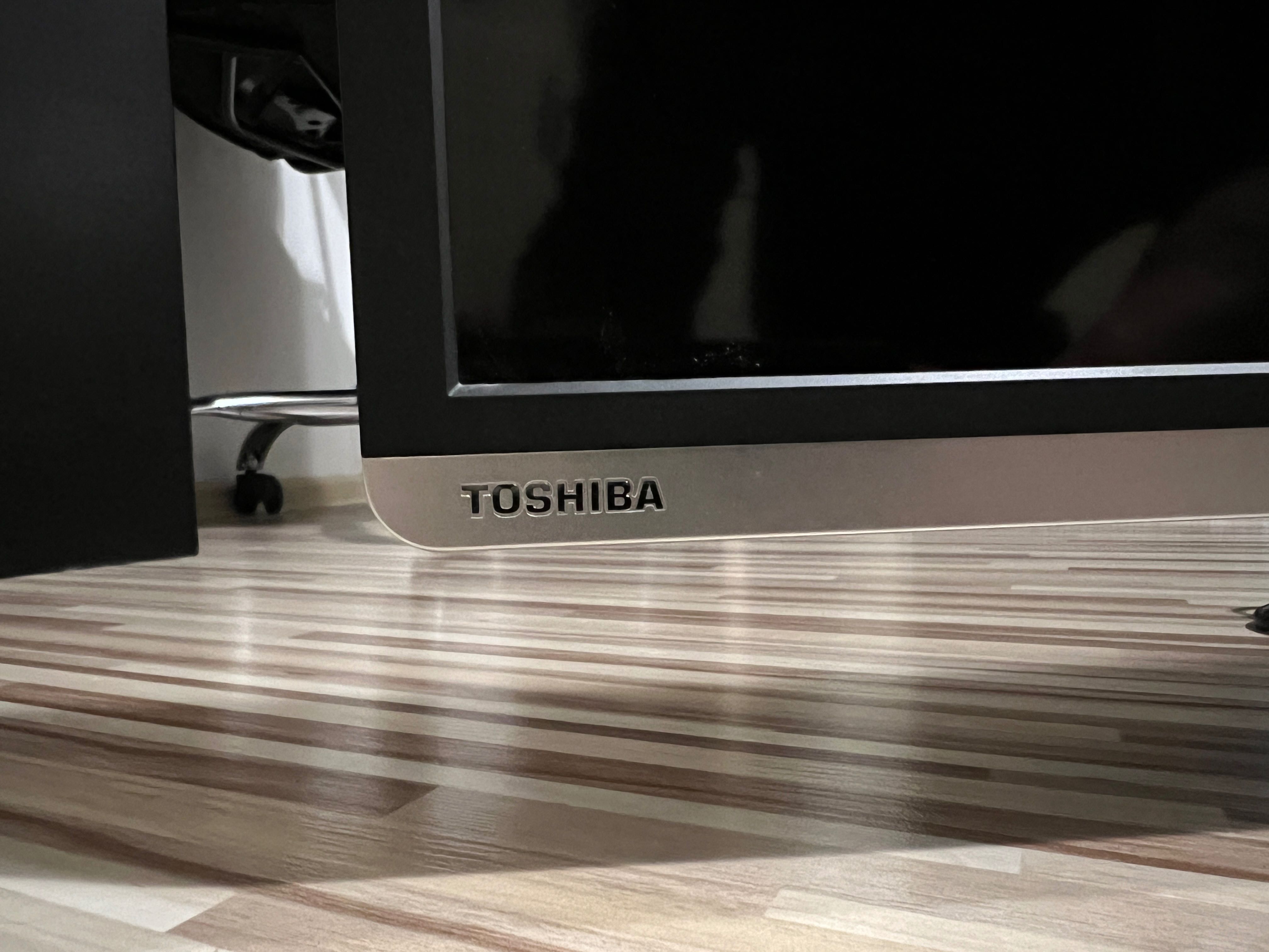 TOSHIBA 40L7335DG.  40” 3D