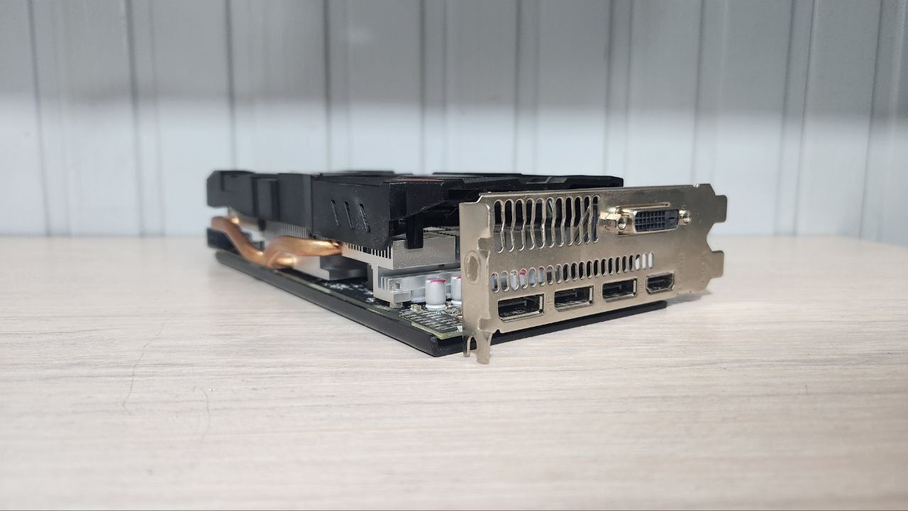 Rx 580 8gb 256bit.