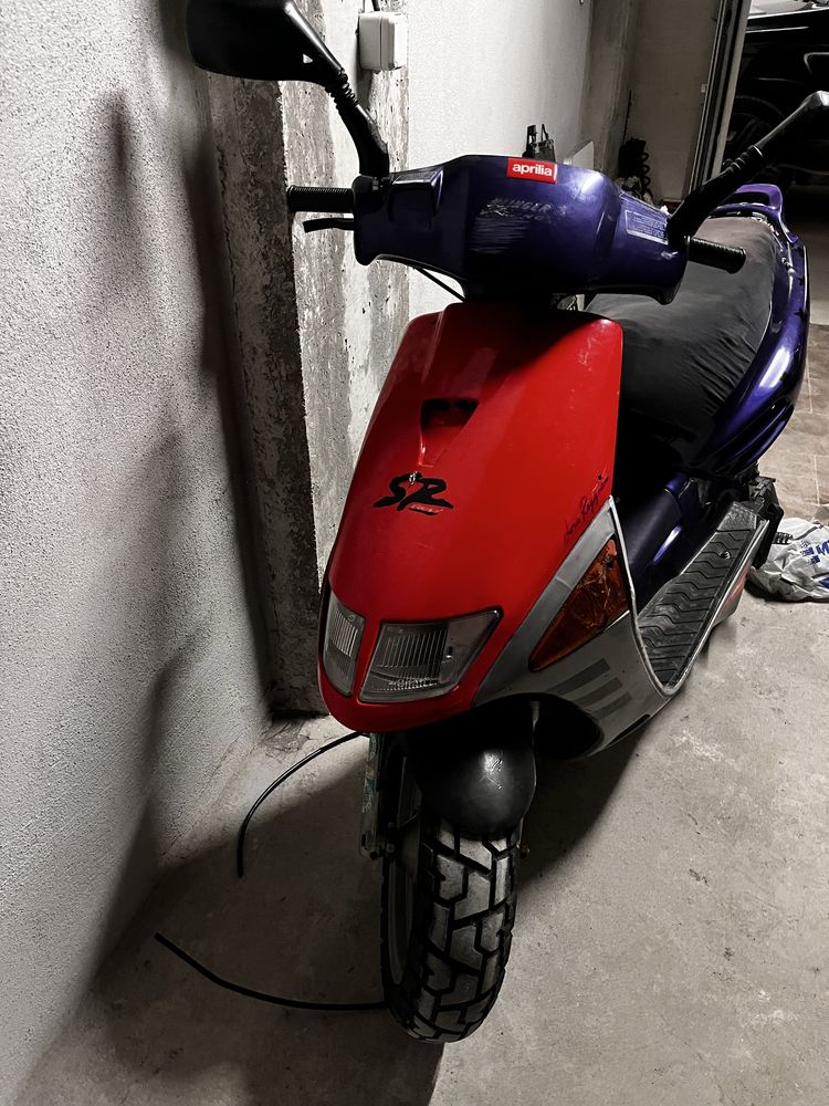 Скутер Aprilia SR