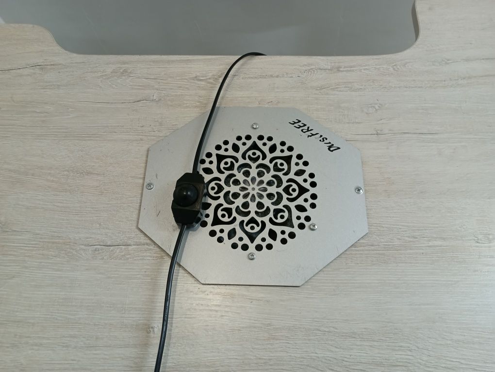 Маникюрный стол с встроенной вытяжкой DustFREE
