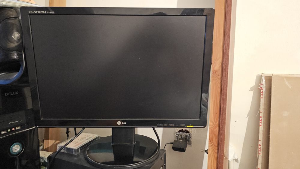 Монитор с 19-дюйм. экр., TN: LG Flatron W1942ST (2011), D-Sub, 2012 г.