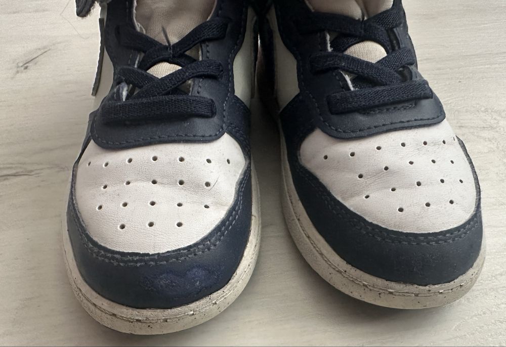 Маратонки Nike 27