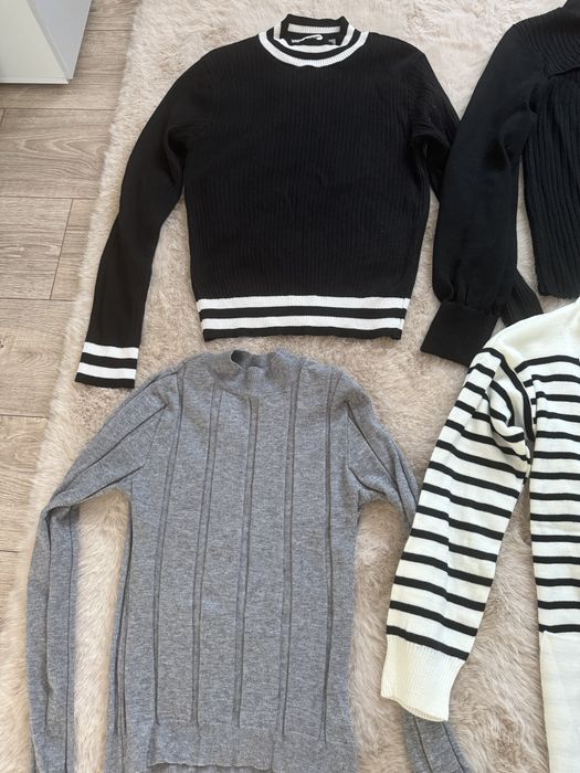 2pulovere ca noi!!pret pe ambele