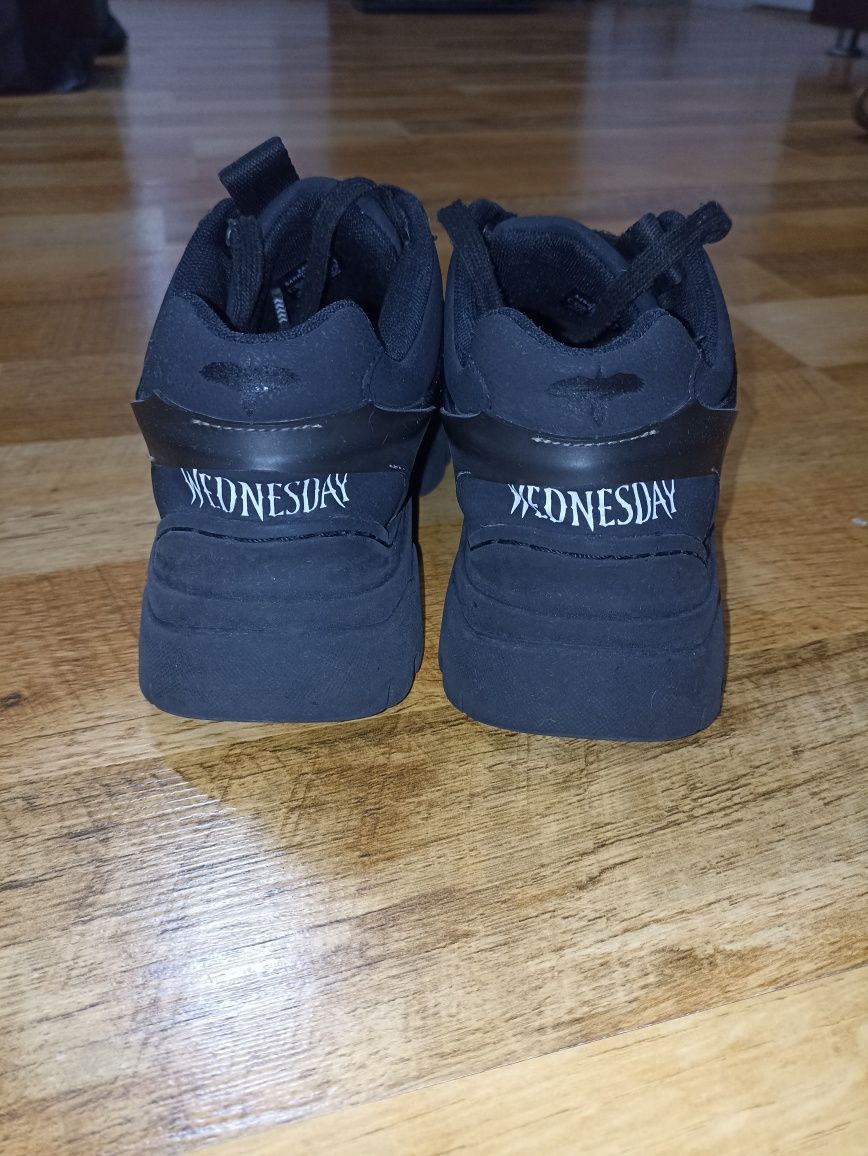Adidași Zara fete!
