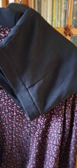 compleu de seara   nou roz intens cu negru sacou si fusta  pret 180lei