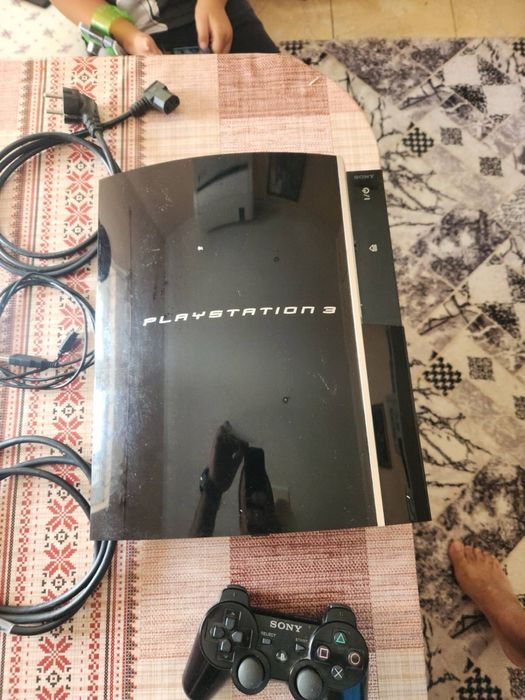 Продавам ps 3 с волан към него