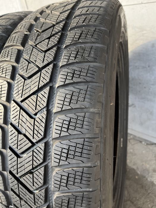 4 бр. зимни гуми 235/65/19 Pirelli DOT 2715 6 mm