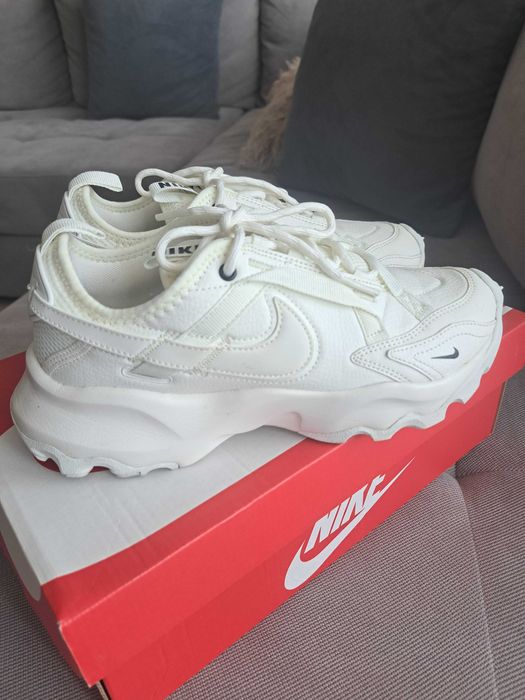 Nike маратонки 7900