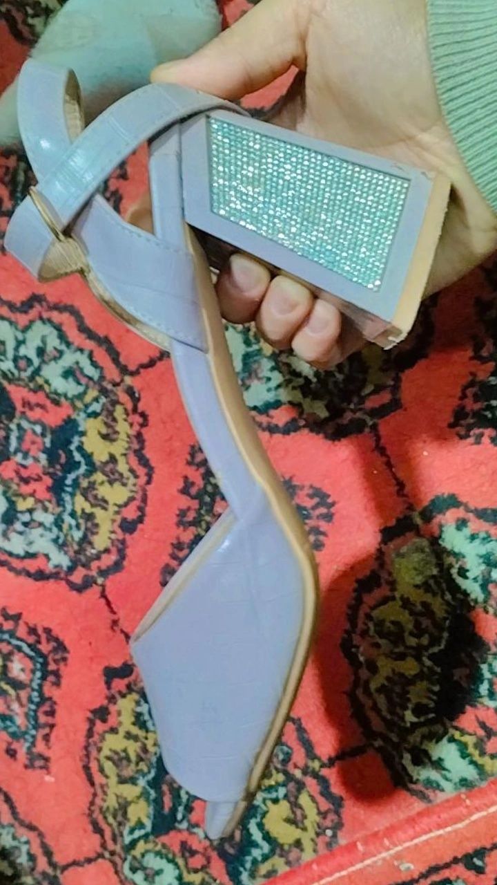 Qizlar uchun tufli