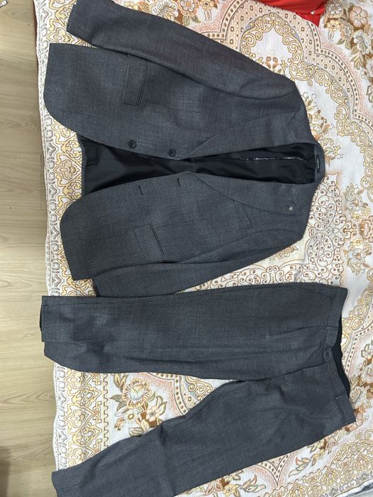 Продам костюм двойку Carlione