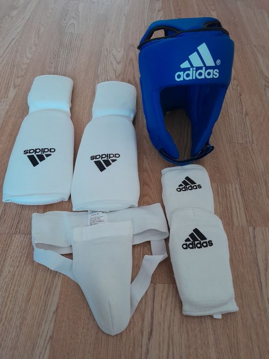Продаю оригинальную экипировку Adidas для каратэ
Полный комплект: шлем