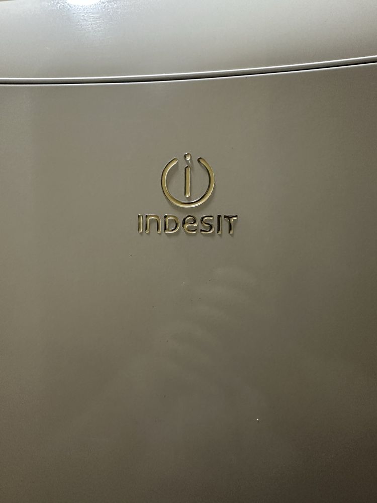 Отличен. Работи перфектно Indesit