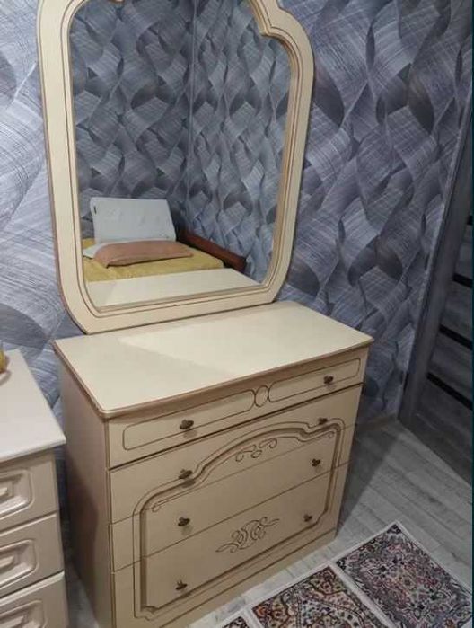 Продам комод с зеркалом Белорусь