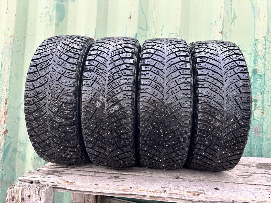 Продам зимнюю шипованную резину