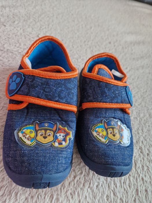 Vând papuci de interior