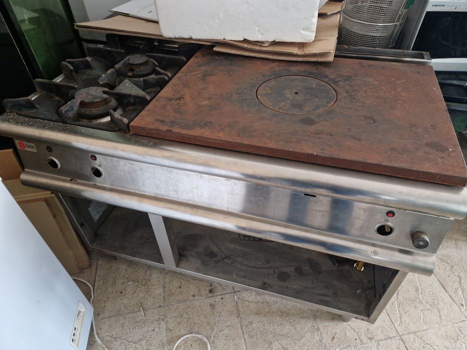 Grill.electric sau gaz de putere, cu banc sau de banc