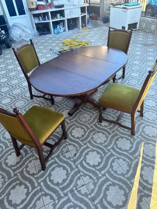 комплект маса със столове