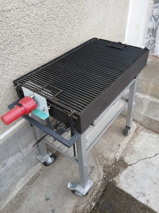 Grătar cu rotisor