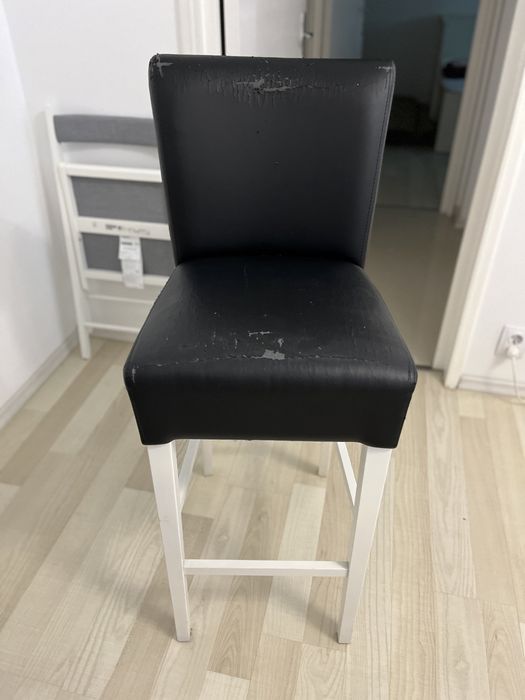 Masa cu scaune si scaune bar