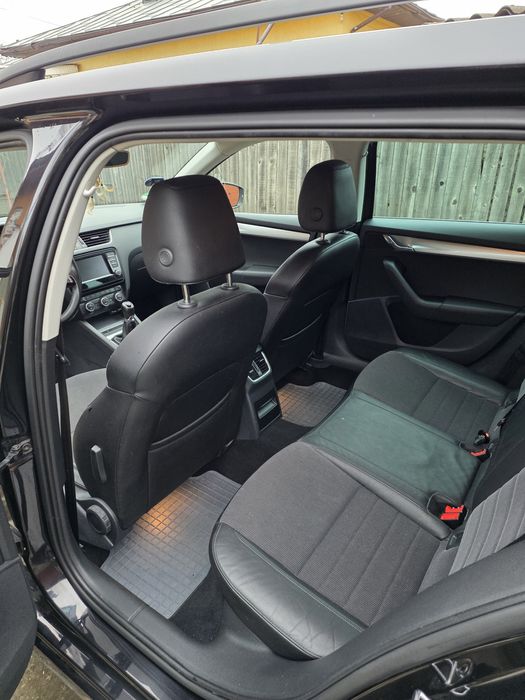 Vând Skoda Octavia III