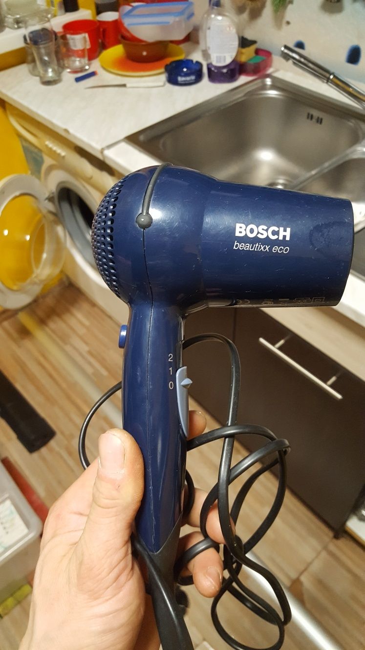 Продавам сешоари и машинки за бръснене и подстригване.