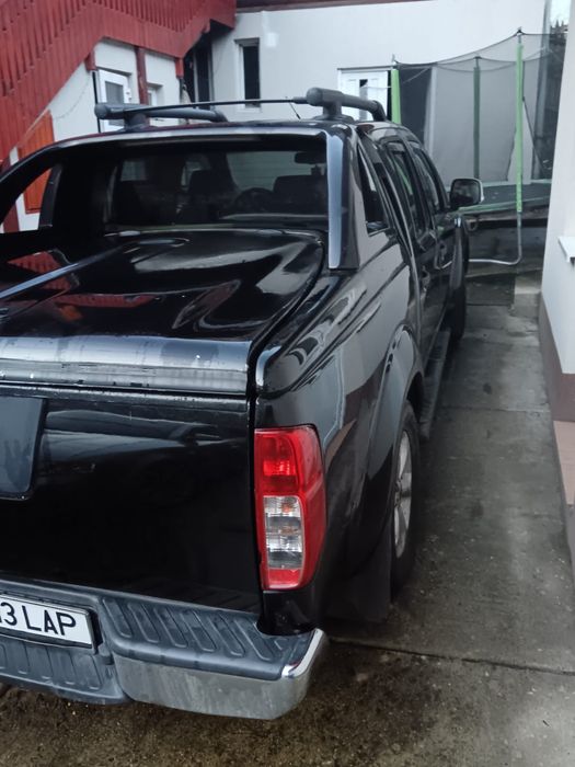 Nissan Navara negru