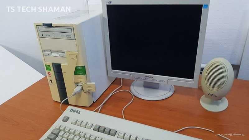 Продавам рядък ретро компютър Pentium MMX с WINDOWS 98 и 5,25" диск!