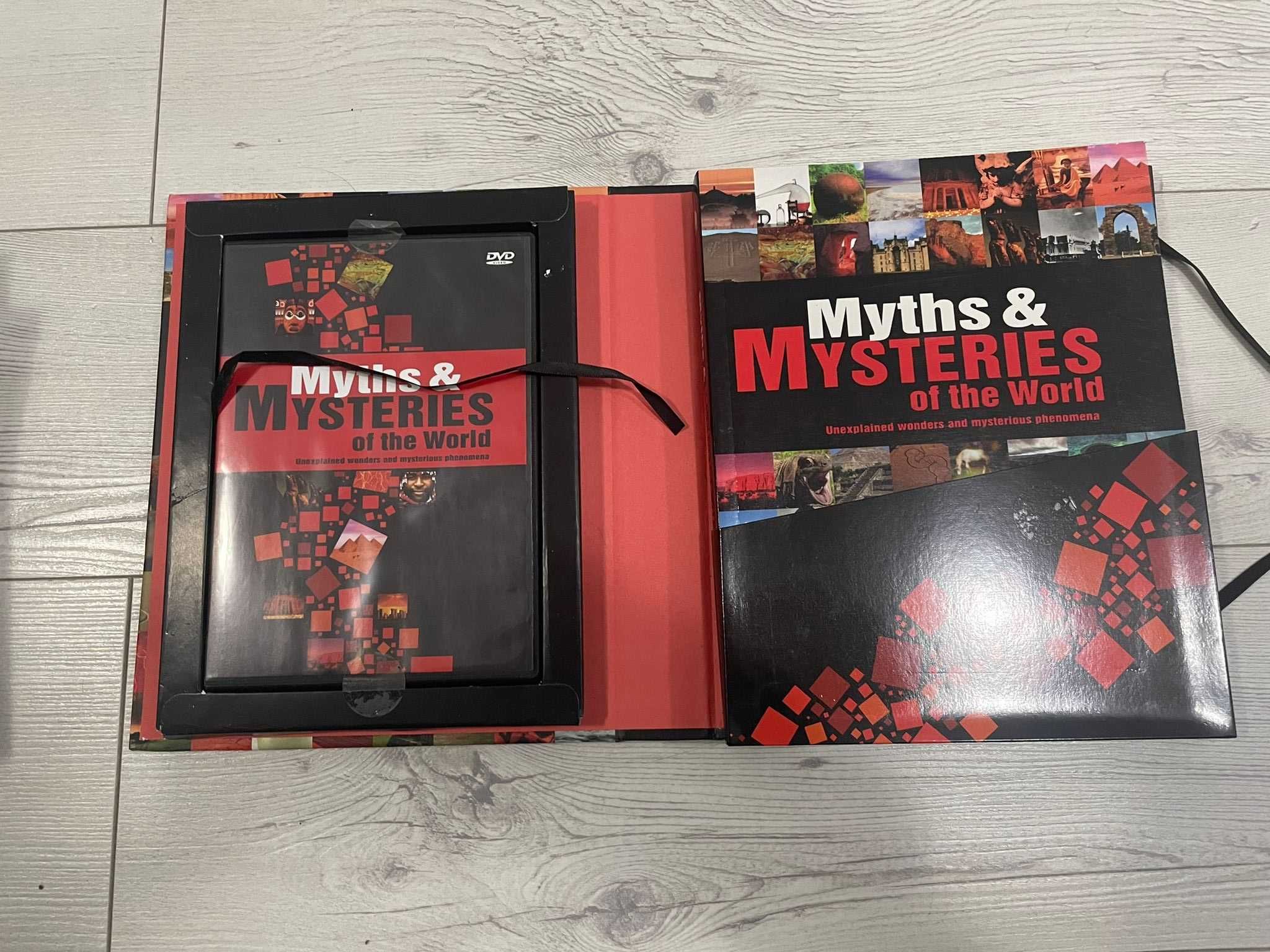 Mysteries of the World: Gift Folder and DVD - Carte