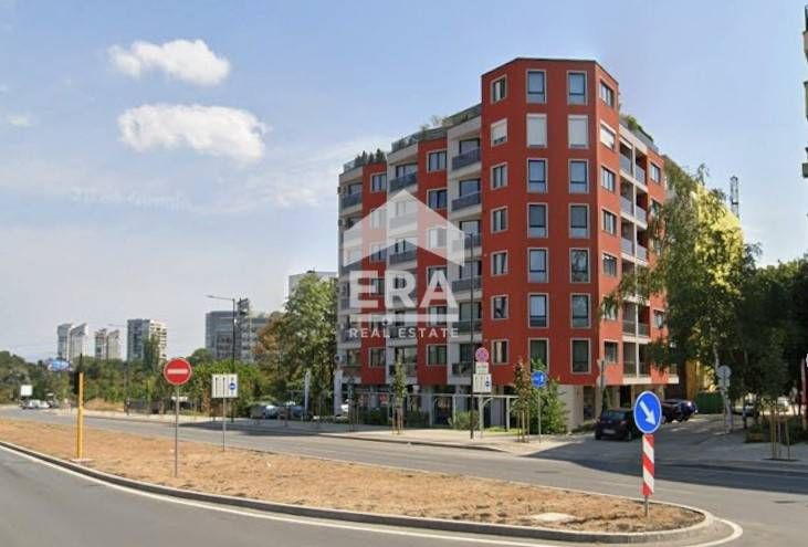 Търговски обект с паркомясто за продажба с лице на ул. Филип Кутев