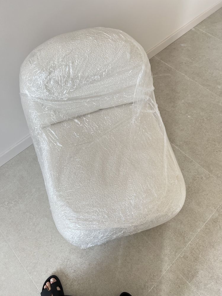Дизайнерское кресло в ткани букле
