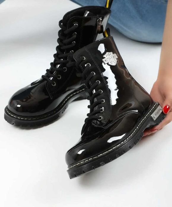 Дамски боти лачени