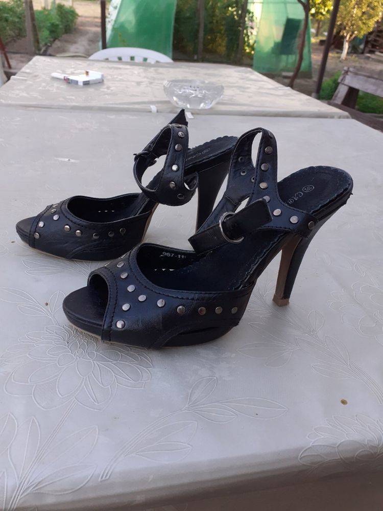 Дамски сандали