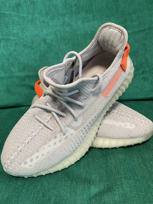 Adidas Yeezy Boost 350 V2 Tail Light marimea 42