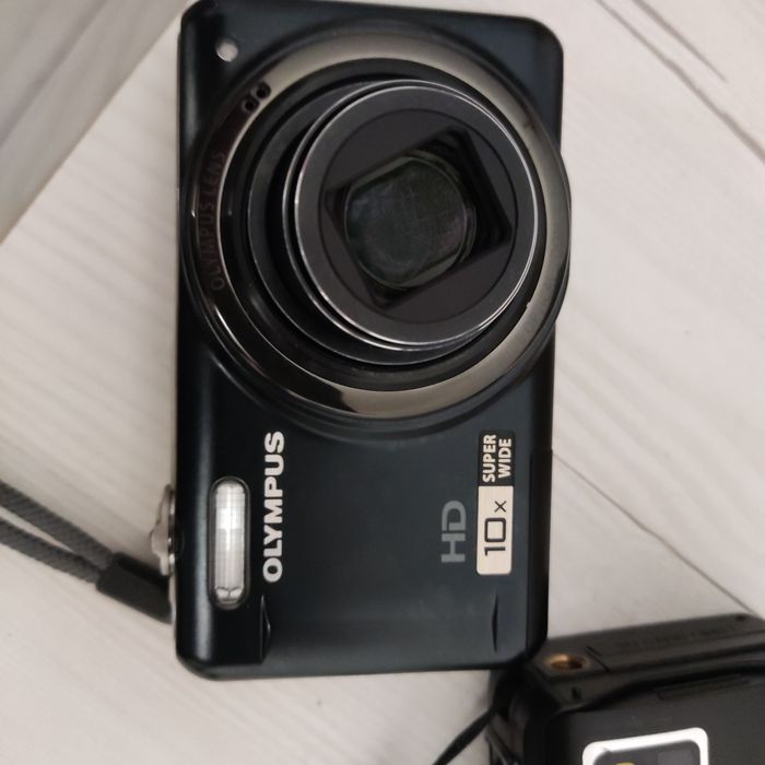 Продават се двата за една цена