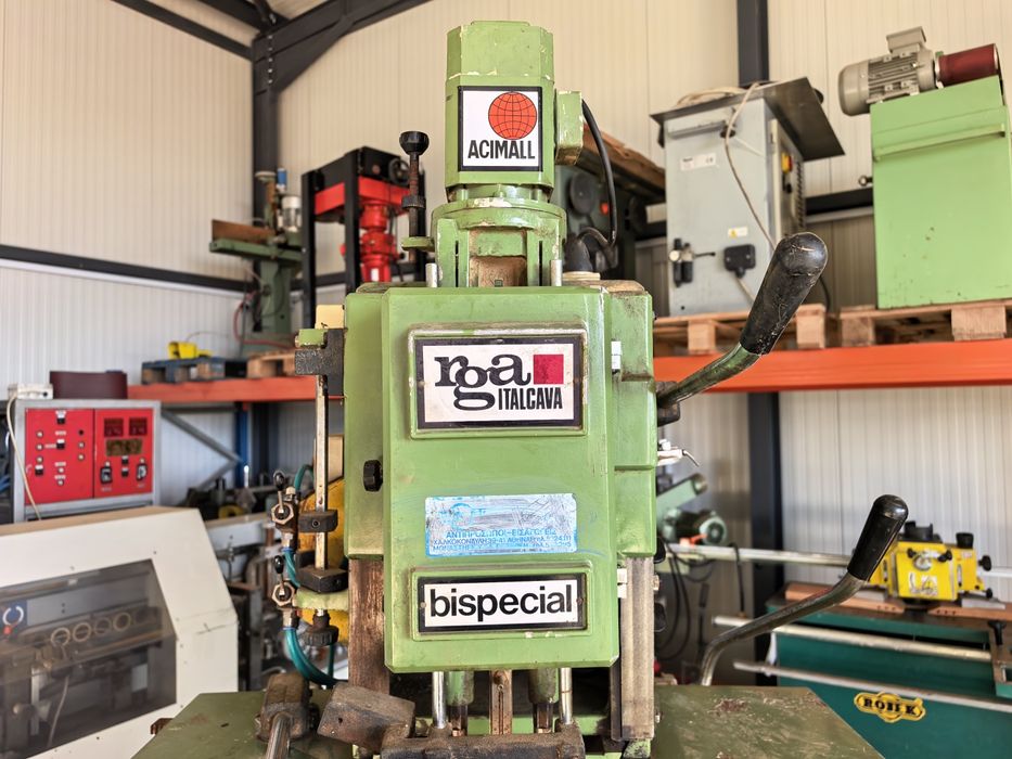 Верижна дълбачка за врати с пневматика.