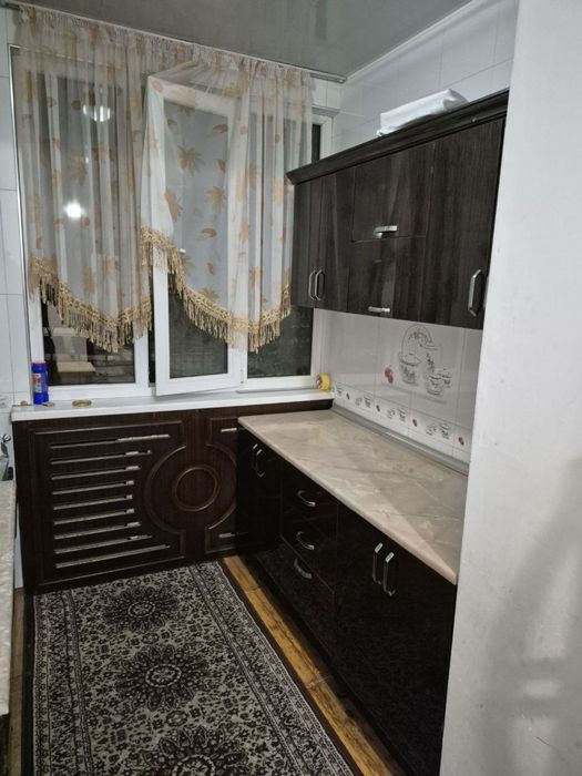 Сдаётся 3-комнатная квартира (кирпичный дом, 1 этаж, метро Дустлик)
