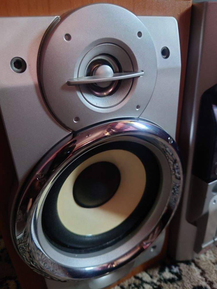 Lg musiqa markazi sotiladi. Xolati yangi.